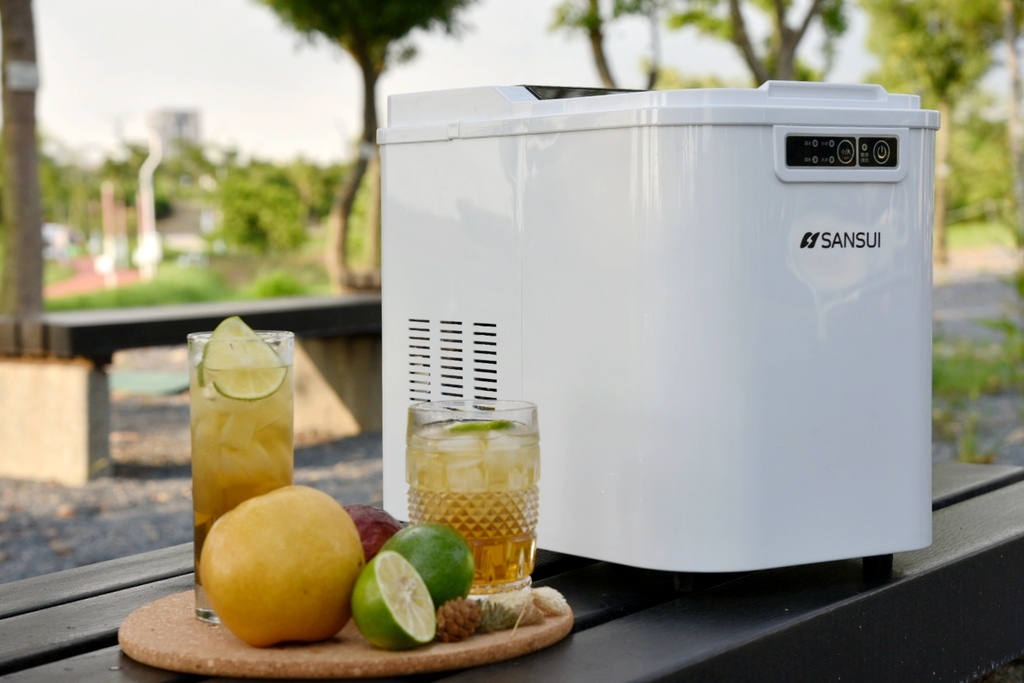 家電開箱|SANSUI山水微電腦全自動製冰機SI-M2 快速製冰容量大 一鍵自動清洗超方便,大小冰塊提供選擇 露營、派對、聚餐、家用製冰機|西莉亞玩樂人生 SANSUI 山水 微電腦全自動製冰機 SI-M2 快速製冰容量大 一鍵自動清洗超方便,大小冰塊選擇 露營製冰機 派對、聚餐