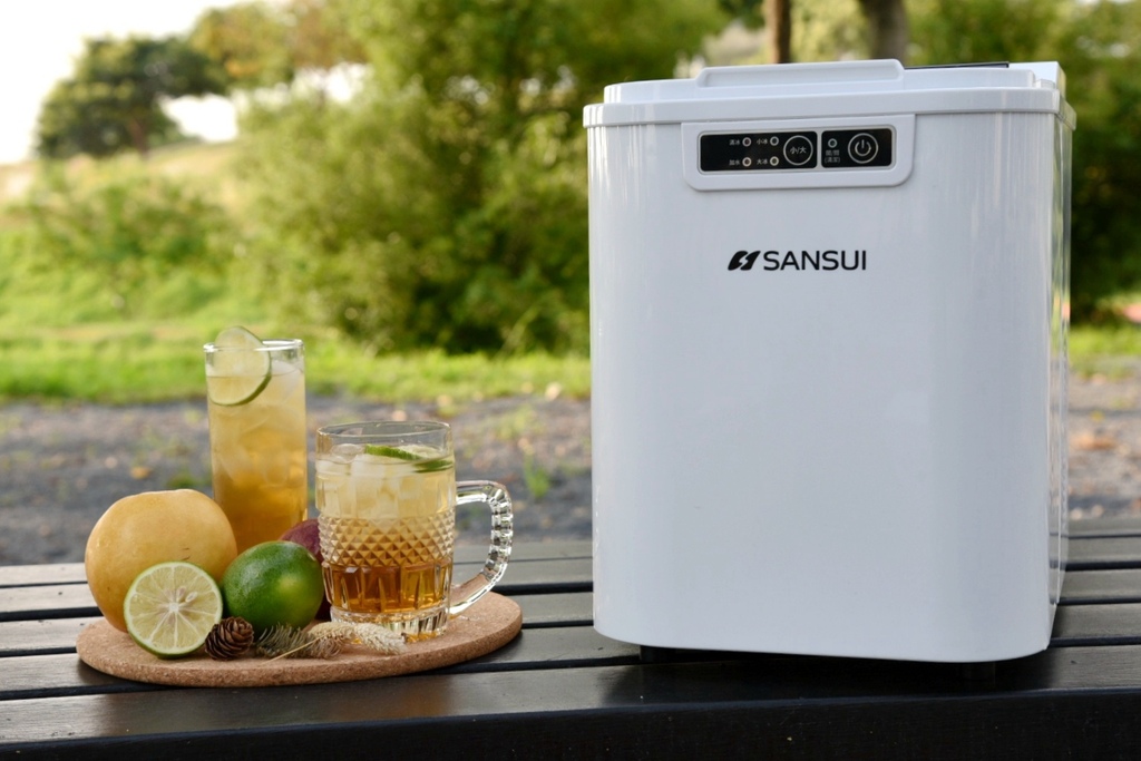 家電開箱|SANSUI山水微電腦全自動製冰機SI-M2 快速製冰容量大 一鍵自動清洗超方便,大小冰塊提供選擇 露營、派對、聚餐、家用製冰機|西莉亞玩樂人生 SANSUI 山水 微電腦全自動製冰機 SI-M2 快速製冰容量大 一鍵自動清洗超方便,大小冰塊選擇 露營製冰機 派對、聚餐