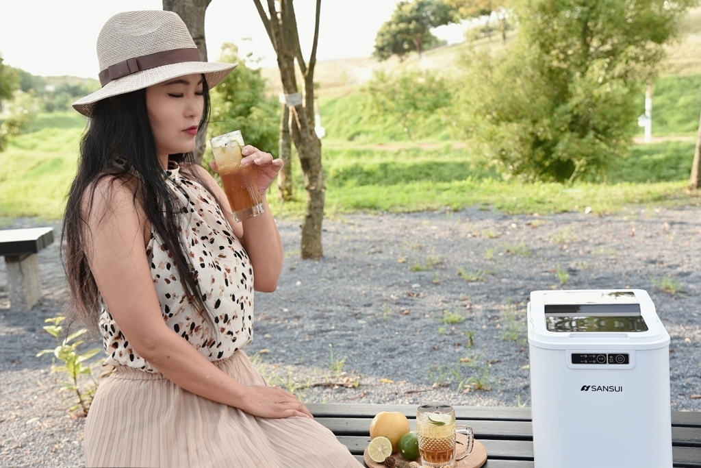 家電開箱|SANSUI山水微電腦全自動製冰機SI-M2 快速製冰容量大 一鍵自動清洗超方便,大小冰塊提供選擇 露營、派對、聚餐、家用製冰機|西莉亞玩樂人生 SANSUI 山水 微電腦全自動製冰機 SI-M2 快速製冰容量大 一鍵自動清洗超方便,大小冰塊選擇 露營製冰機 派對、聚餐
