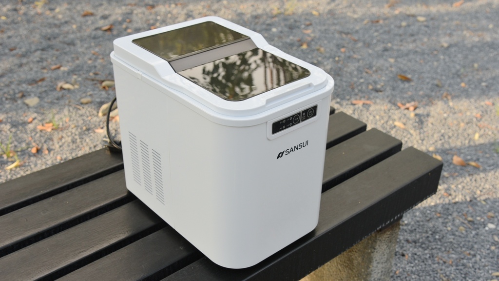 家電開箱|SANSUI山水微電腦全自動製冰機SI-M2 快速製冰容量大 一鍵自動清洗超方便,大小冰塊提供選擇 露營、派對、聚餐、家用製冰機|西莉亞玩樂人生 SANSUI 山水 微電腦全自動製冰機 SI-M2 快速製冰容量大 一鍵自動清洗超方便,大小冰塊選擇 露營製冰機 派對、聚餐