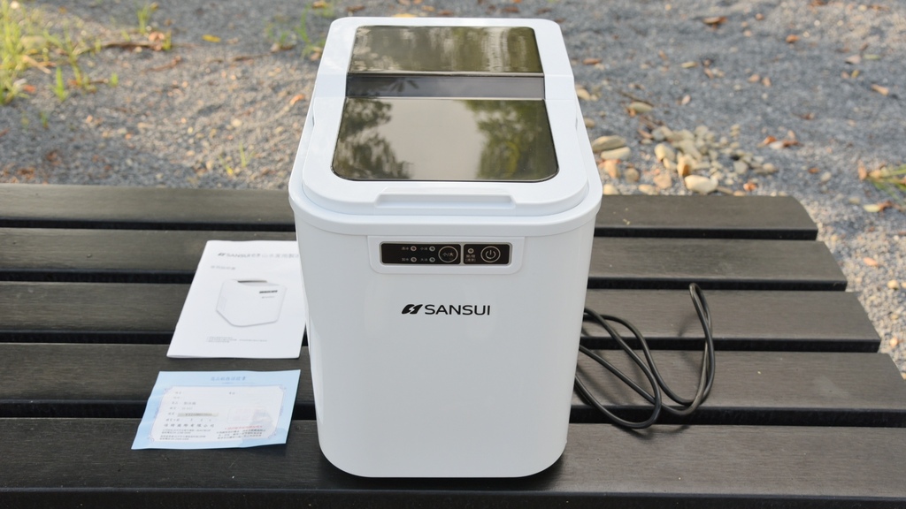 家電開箱|SANSUI山水微電腦全自動製冰機SI-M2 快速製冰容量大 一鍵自動清洗超方便,大小冰塊提供選擇 露營、派對、聚餐、家用製冰機|西莉亞玩樂人生 SANSUI 山水 微電腦全自動製冰機 SI-M2 快速製冰容量大 一鍵自動清洗超方便,大小冰塊選擇 露營製冰機 派對、聚餐