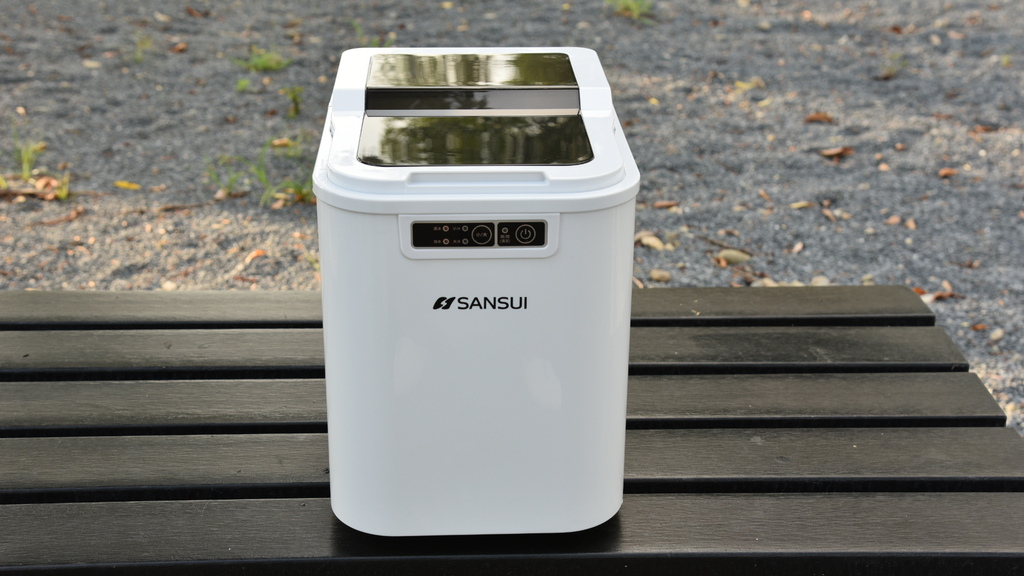 家電開箱|SANSUI山水微電腦全自動製冰機SI-M2 快速製冰容量大 一鍵自動清洗超方便,大小冰塊提供選擇 露營、派對、聚餐、家用製冰機|西莉亞玩樂人生 SANSUI 山水 微電腦全自動製冰機 SI-M2 快速製冰容量大 一鍵自動清洗超方便,大小冰塊選擇 露營製冰機 派對、聚餐