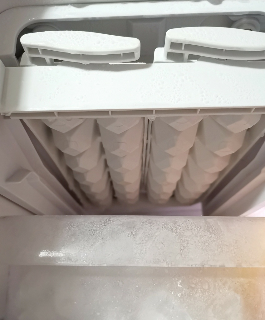 家電開箱|SANSUI山水微電腦全自動製冰機SI-M2 快速製冰容量大 一鍵自動清洗超方便,大小冰塊提供選擇 露營、派對、聚餐、家用製冰機|西莉亞玩樂人生 SANSUI 山水 微電腦全自動製冰機 SI-M2 快速製冰容量大 一鍵自動清洗超方便,大小冰塊選擇 露營製冰機 派對、聚餐