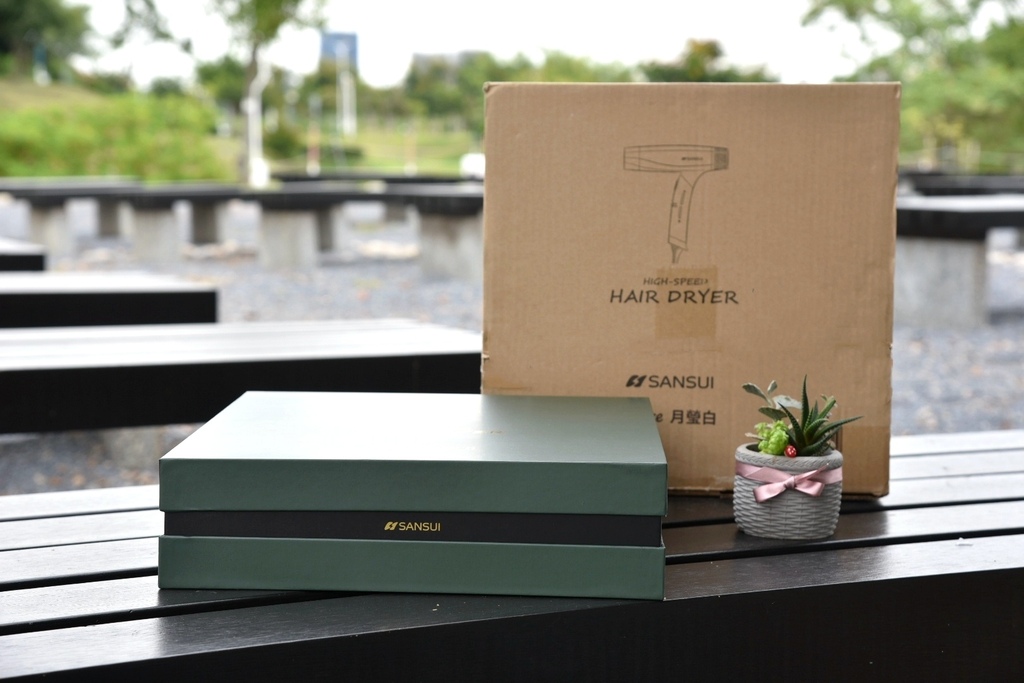 家電開箱|SANSUI山水 極勁正負離子高速吹風機 負離子柔順 速乾低噪 可折疊 380g輕手感 輕音量最低65db,吹髮也能邊追劇超方便|西莉亞玩樂人生 SANSUI山水 極勁正負離子高速吹風機