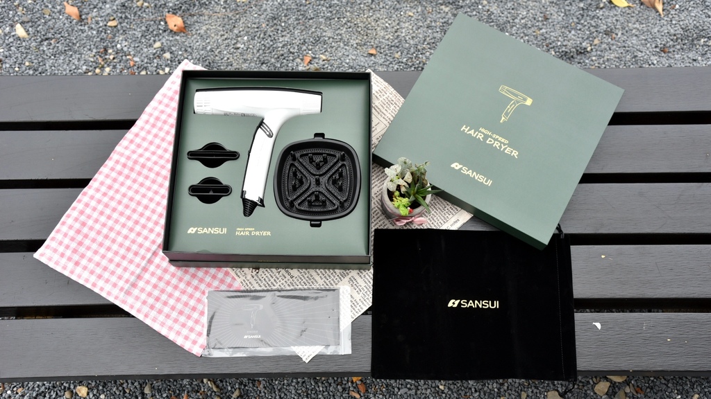 家電開箱|SANSUI山水 極勁正負離子高速吹風機 負離子柔順 速乾低噪 可折疊 380g輕手感 輕音量最低65db,吹髮也能邊追劇超方便|西莉亞玩樂人生 SANSUI山水 極勁正負離子高速吹風機