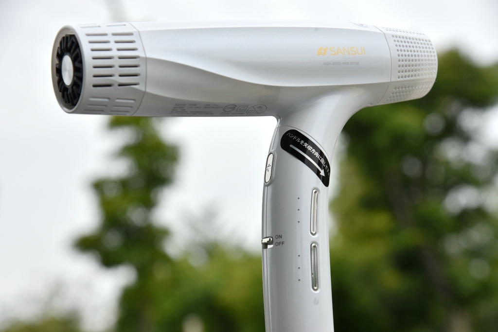 家電開箱|SANSUI山水 極勁正負離子高速吹風機 負離子柔順 速乾低噪 可折疊 380g輕手感 輕音量最低65db,吹髮也能邊追劇超方便|西莉亞玩樂人生 SANSUI山水 極勁正負離子高速吹風機