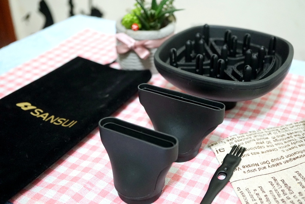 家電開箱|SANSUI山水 極勁正負離子高速吹風機 負離子柔順 速乾低噪 可折疊 380g輕手感 輕音量最低65db,吹髮也能邊追劇超方便|西莉亞玩樂人生 SANSUI山水 極勁正負離子高速吹風機