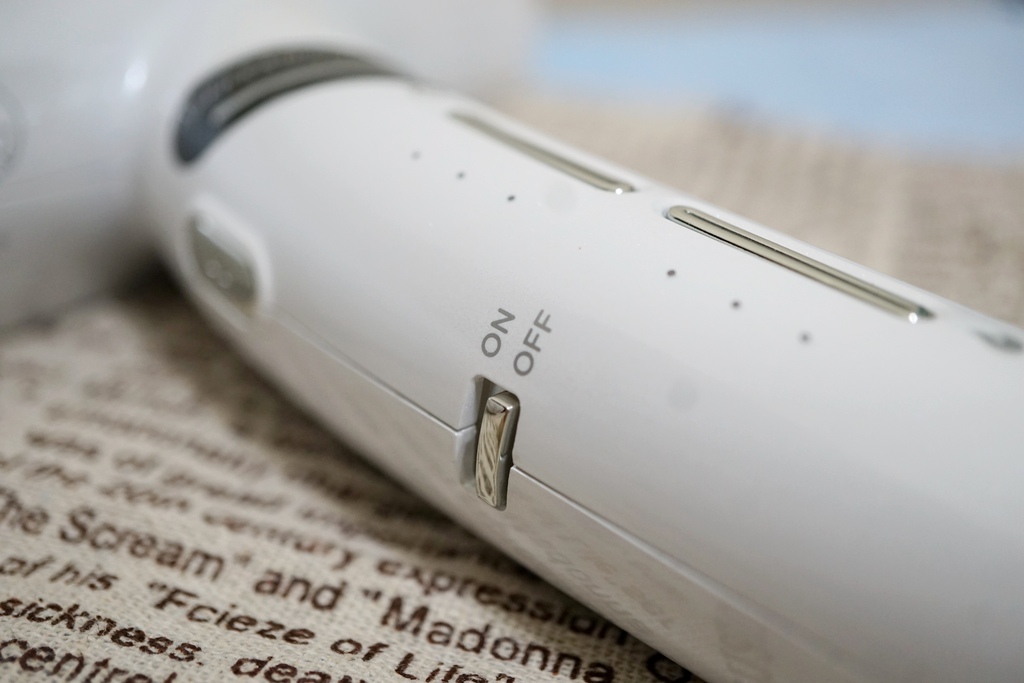 家電開箱|SANSUI山水 極勁正負離子高速吹風機 負離子柔順 速乾低噪 可折疊 380g輕手感 輕音量最低65db,吹髮也能邊追劇超方便|西莉亞玩樂人生 SANSUI山水 極勁正負離子高速吹風機