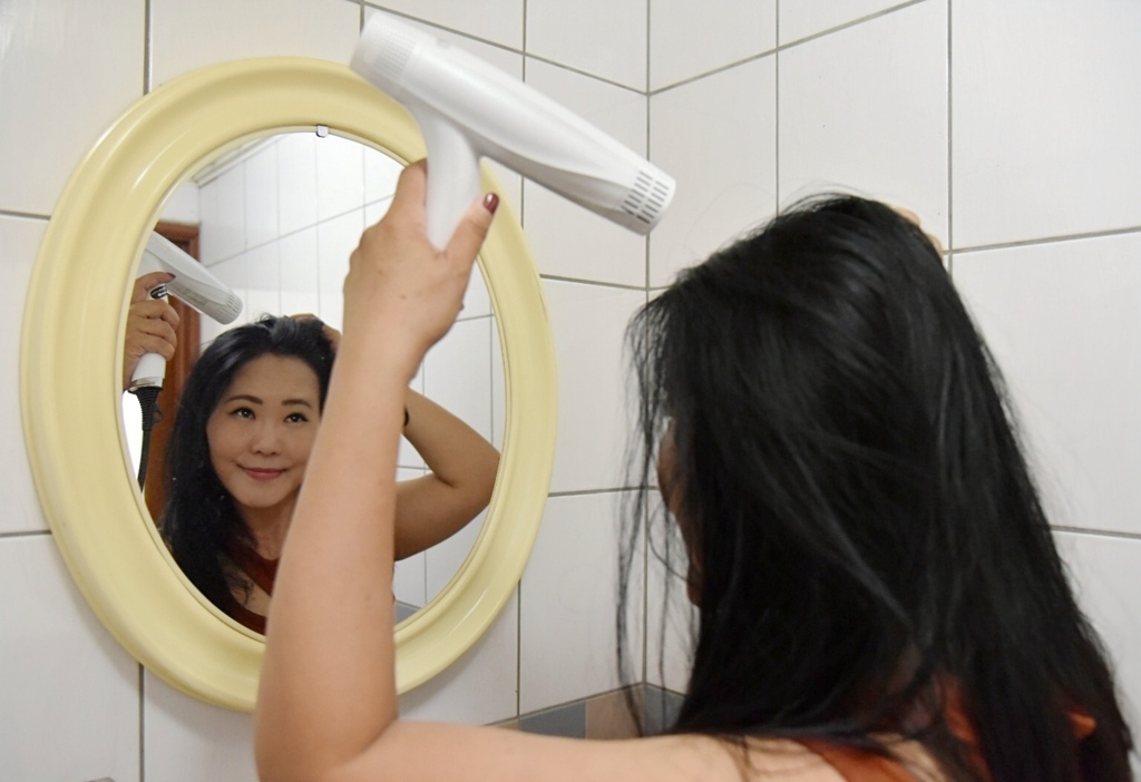 家電開箱|SANSUI山水 極勁正負離子高速吹風機 負離子柔順 速乾低噪 可折疊 380g輕手感 輕音量最低65db,吹髮也能邊追劇超方便|西莉亞玩樂人生 SANSUI山水 極勁正負離子高速吹風機