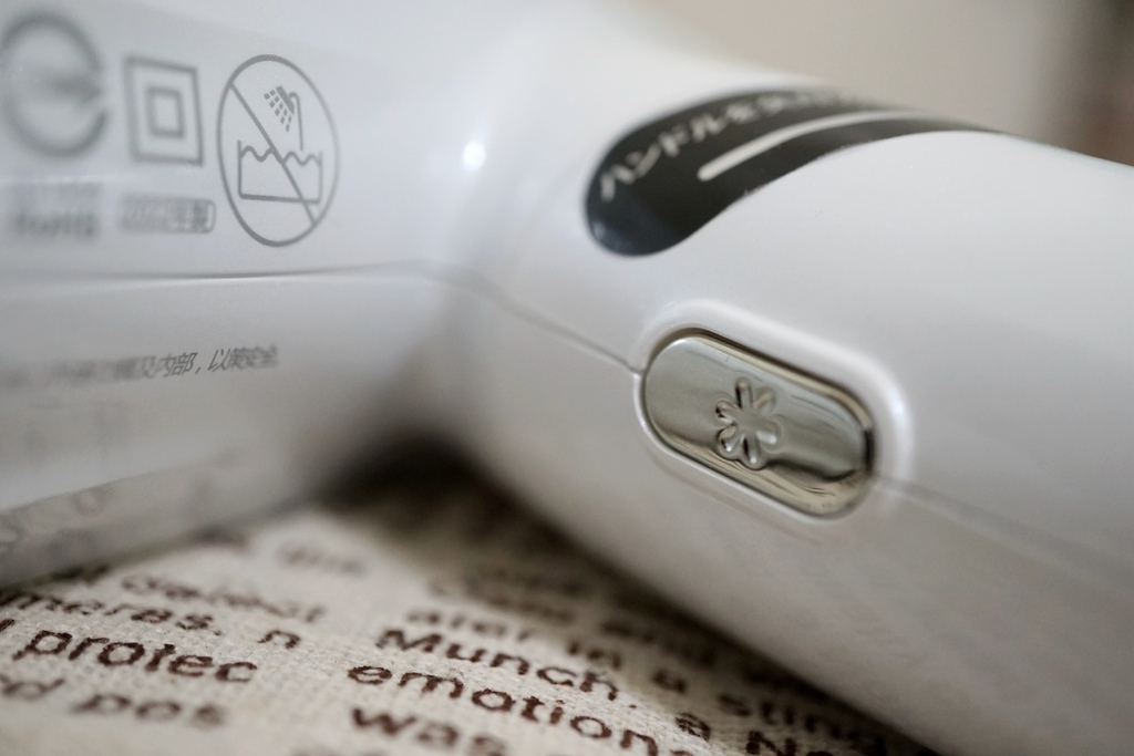 家電開箱|SANSUI山水 極勁正負離子高速吹風機 負離子柔順 速乾低噪 可折疊 380g輕手感 輕音量最低65db,吹髮也能邊追劇超方便|西莉亞玩樂人生 SANSUI山水 極勁正負離子高速吹風機