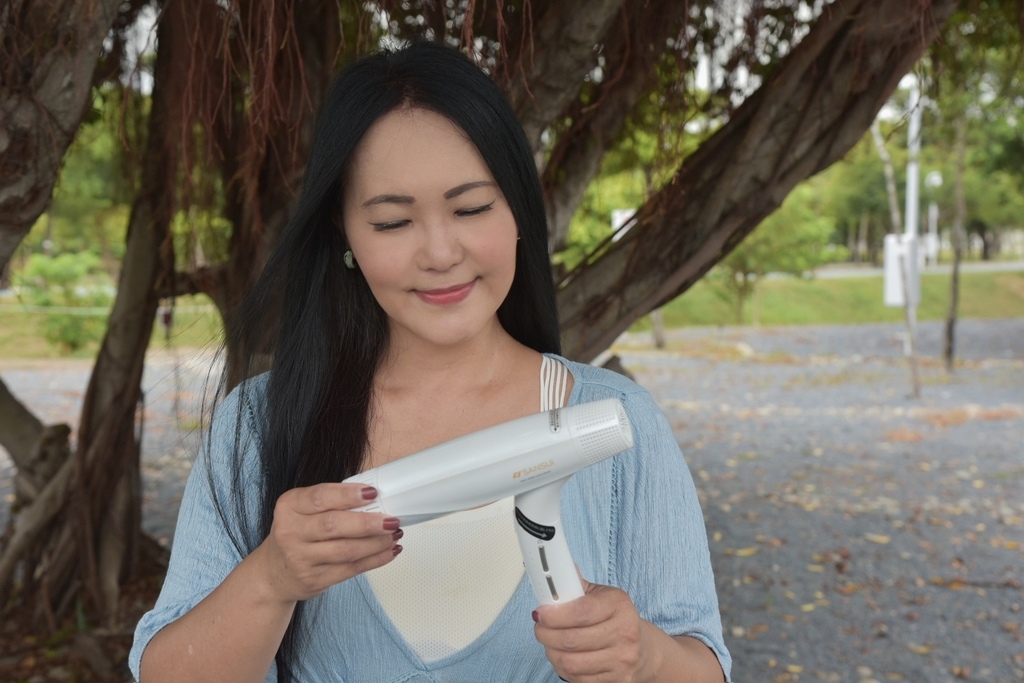 家電開箱|SANSUI山水 極勁正負離子高速吹風機 負離子柔順 速乾低噪 可折疊 380g輕手感 輕音量最低65db,吹髮也能邊追劇超方便|西莉亞玩樂人生 SANSUI山水 極勁正負離子高速吹風機