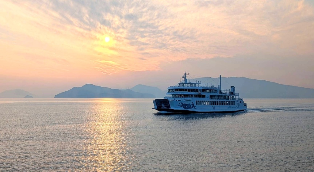 雄獅旅遊｜日本四國雙鐵道六天五夜行程推薦 伊予灘夕陽列車&千年物語．探索瀨戶內小豆島．隈研吾美學．祖谷秘境 台中高松直飛班機