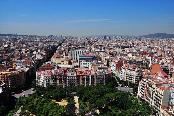 Sagrada Familia tower.jpg