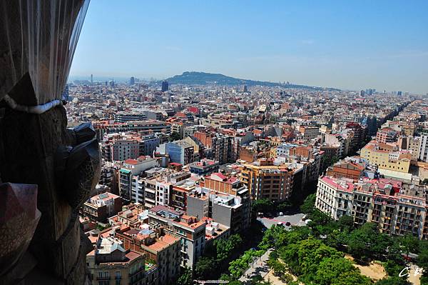 Sagrada Familia tower 1.jpg