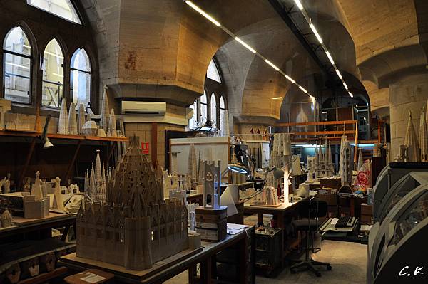 Sagrada Familia working store.jpg