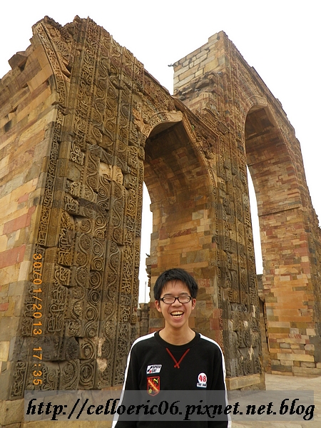 【新德里】古達明那塔(Qutab minar tower) 【新德里】古達明那塔(Qutab minar tower)