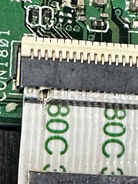 ASUS Z300 P028泡水螢幕不顯示破裂漏液黑斑花屏無法充電電池膨脹耗電被蓋破裂手機維修.jpg ASUS Z300 P028泡水螢幕不顯示破裂漏液黑斑花屏無法充電電池膨脹耗電被蓋破裂手機維修.jpg