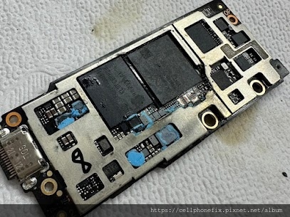 ASUS ROG 5S不開機泡水不開機螢幕破裂無法充電電池膨脹相機無法對焦.jpg