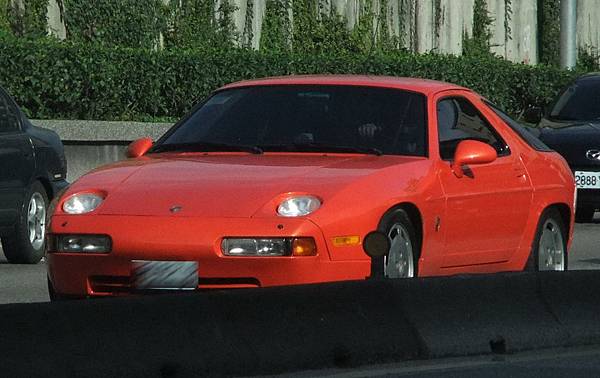 PORSCHE 928S4