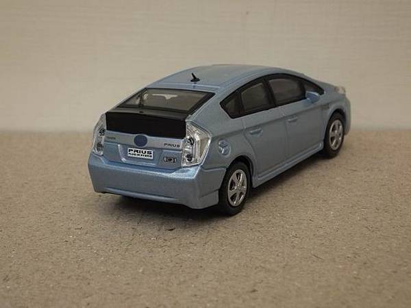 TOYOTA PRIUS III PHEV (4)