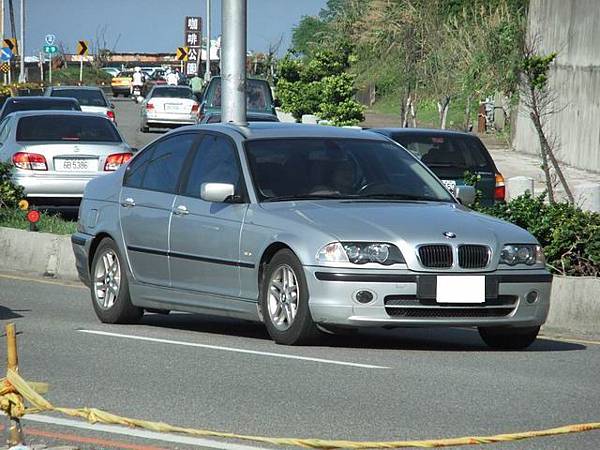 BMW E46 320i 跑車勁裝版 (1)