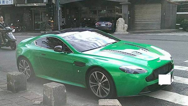 Aston Martin V12 VantageS by Wanger (2)