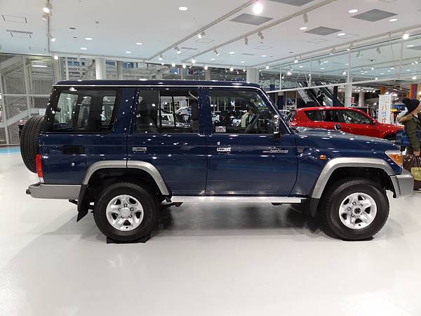 TOYOTA LAND CRUISER LC70 復刻 (12).JPG