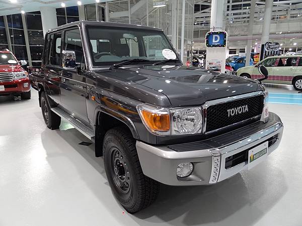 TOYOTA LAND CRUISER LC70 復刻 (36).JPG