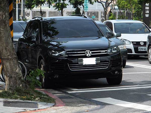 Volkswagen Touareg II Hybrid (1)