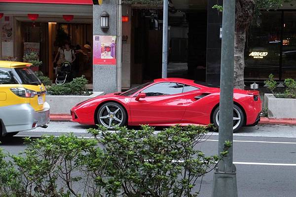 Ferrari 488GTB (2)