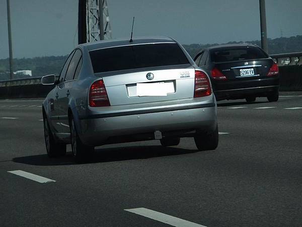 SKODA SUPREB I V6 (1).JPG