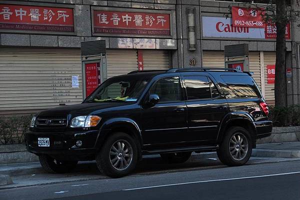 TOYOTA SEQUOIA (1).JPG