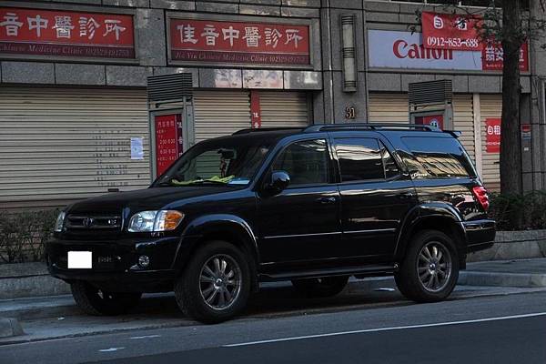 TOYOTA SEQUOIA (1).JPG