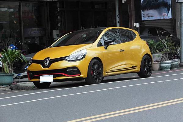 Renault Clio IV RS (1).JPG