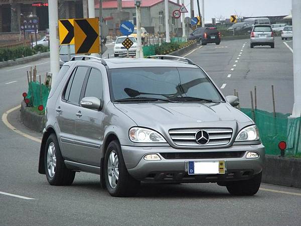 Mercedes-Benz W163.5 ML320 Special Edition (4).JPG