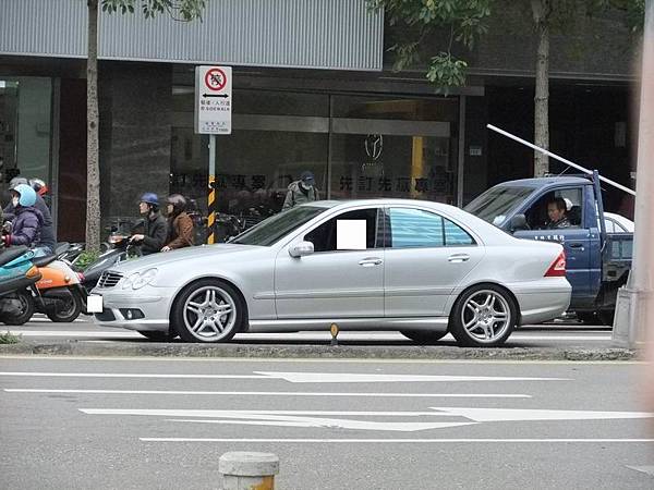 Mercedes-Benz W203.5 C55AMG (1).JPG