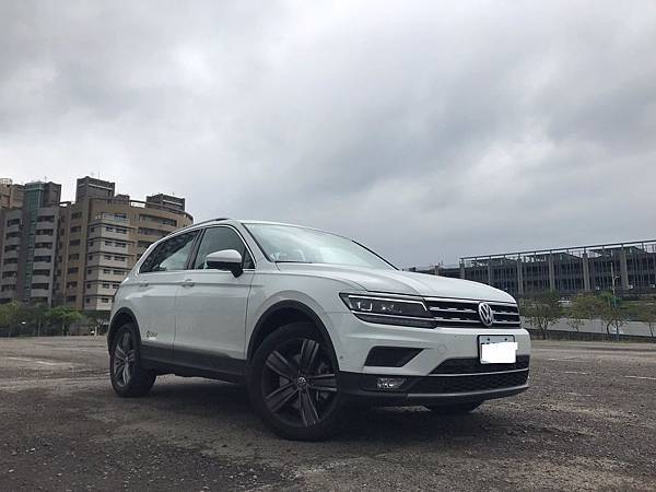 VOLKSWAGEN TIGUAN II by 節省黃 (1).jpg