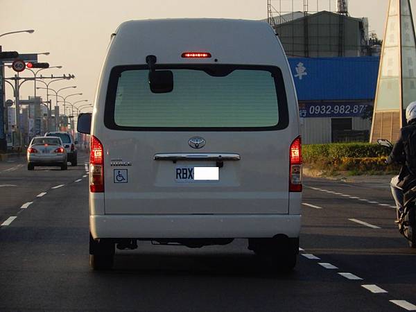 TOYOTA HIACE H200 殘障車 (1).JPG