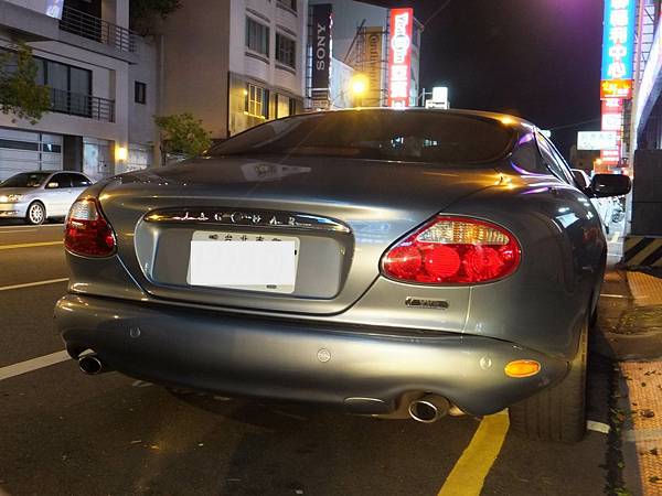 JAGUAR XK8 後期型 (5).JPG