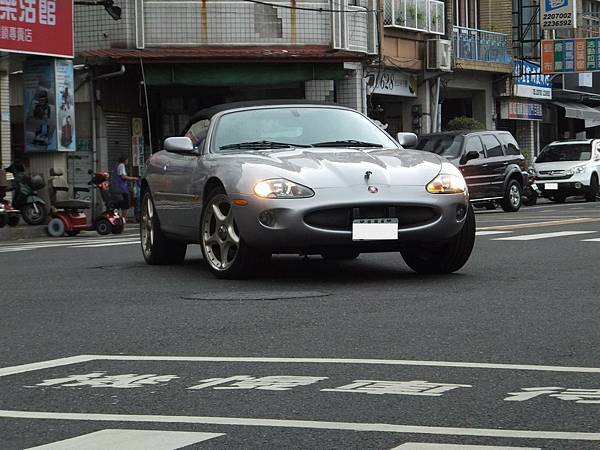 JAGUAR XKR I Convertible (2).JPG