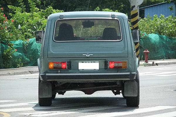 街頭獵殺：LADA NIVA 前期型