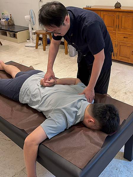 台中無痛整復推薦｜ 欣超脊椎保健｜線上預約制｜讓緊繃的身體重