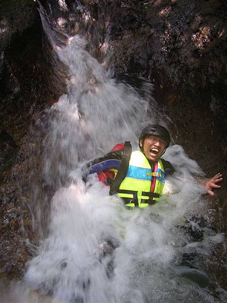 阿~~ 水好大...救命阿....