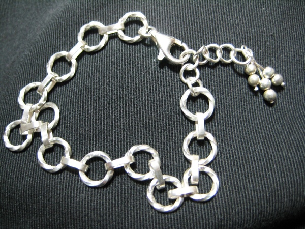 twist cuff iii.JPG twist cuff iii.JPG