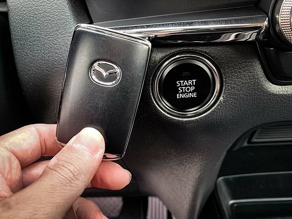 LINE_ALBUM_2022 MAZDA CX-30極靜灰_230314_2.jpg