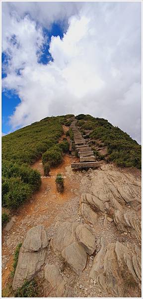 【南投】合歡山東峰+石門山+下午茶。Cona's 清境妮娜巧