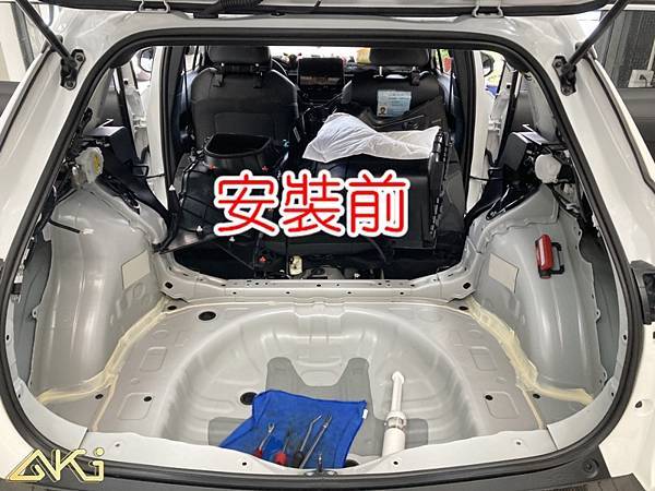 TOYOTA COROLLA CROSS 台中 安裝 隔音施工 後車箱 廂 後備箱 後備廂 AKIcar 車體隔音 全車隔音 制震隔音 隔音diy 隔音改裝 加強隔音 隔音材 噪音 消音墊 防水 減少振動 共鳴 防鏽 STP (3).JPEG