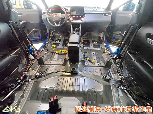 TOYOTA COROLLA CROSS 台中 AKI 底盤 車內地毯 汽車隔音 安裝  AKIcar 車體隔音 CC全車隔音 汽車制震 制 震 墊 防鏽 STP (2).JPG