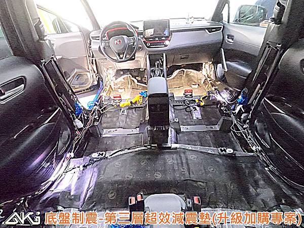 TOYOTA COROLLA CROSS 台中 AKI 底盤 車內地毯 汽車隔音 安裝  AKIcar 車體隔音 CC全車隔音 汽車制震 制 震 墊 防鏽 STP (10).JPG