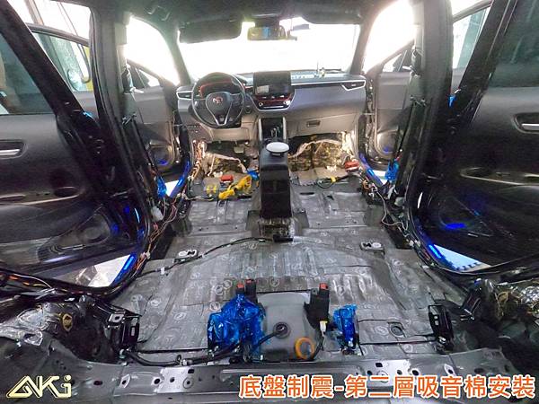 TOYOTA COROLLA CROSS 台中 AKI 底盤 車內地毯 汽車隔音 安裝  AKIcar 車體隔音 CC全車隔音 汽車制震 制 震 墊 防鏽 STP (9).JPG